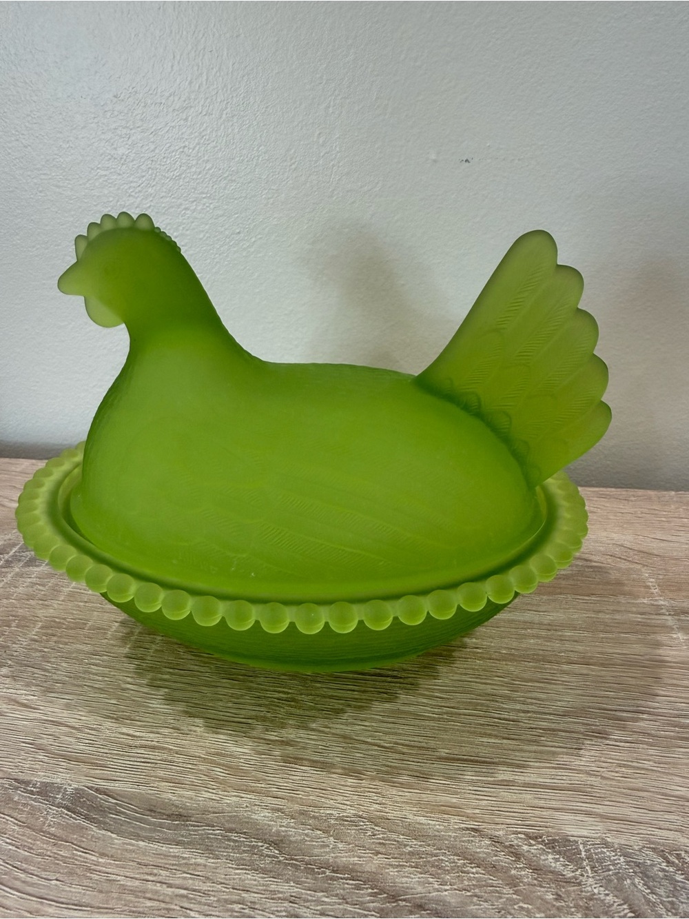 Indiana Hen on Nest satin lime green